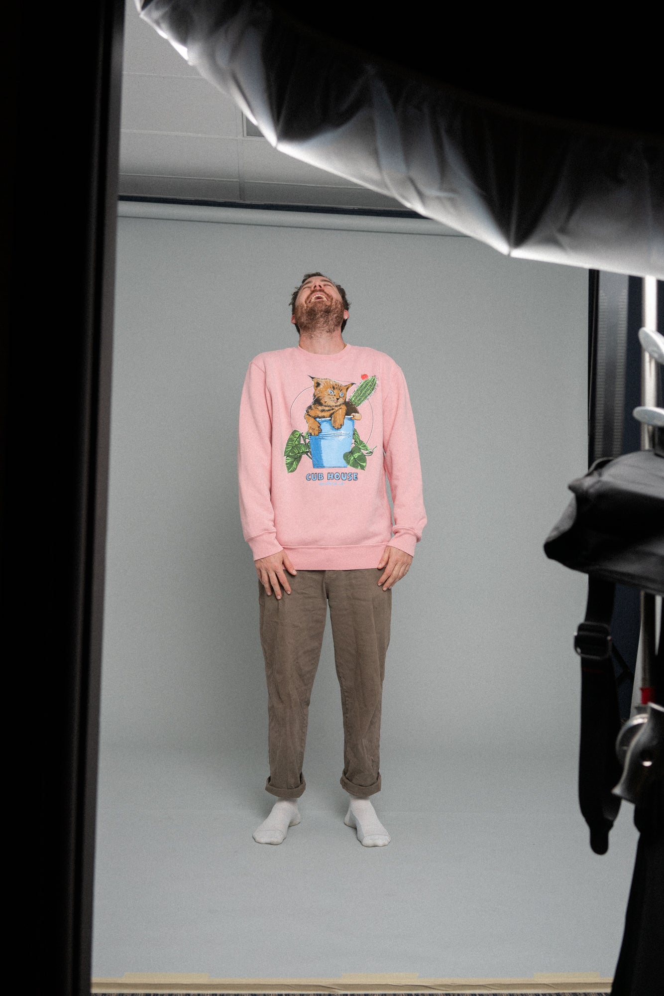 Bucket Cat Crewneck Dusty Pink