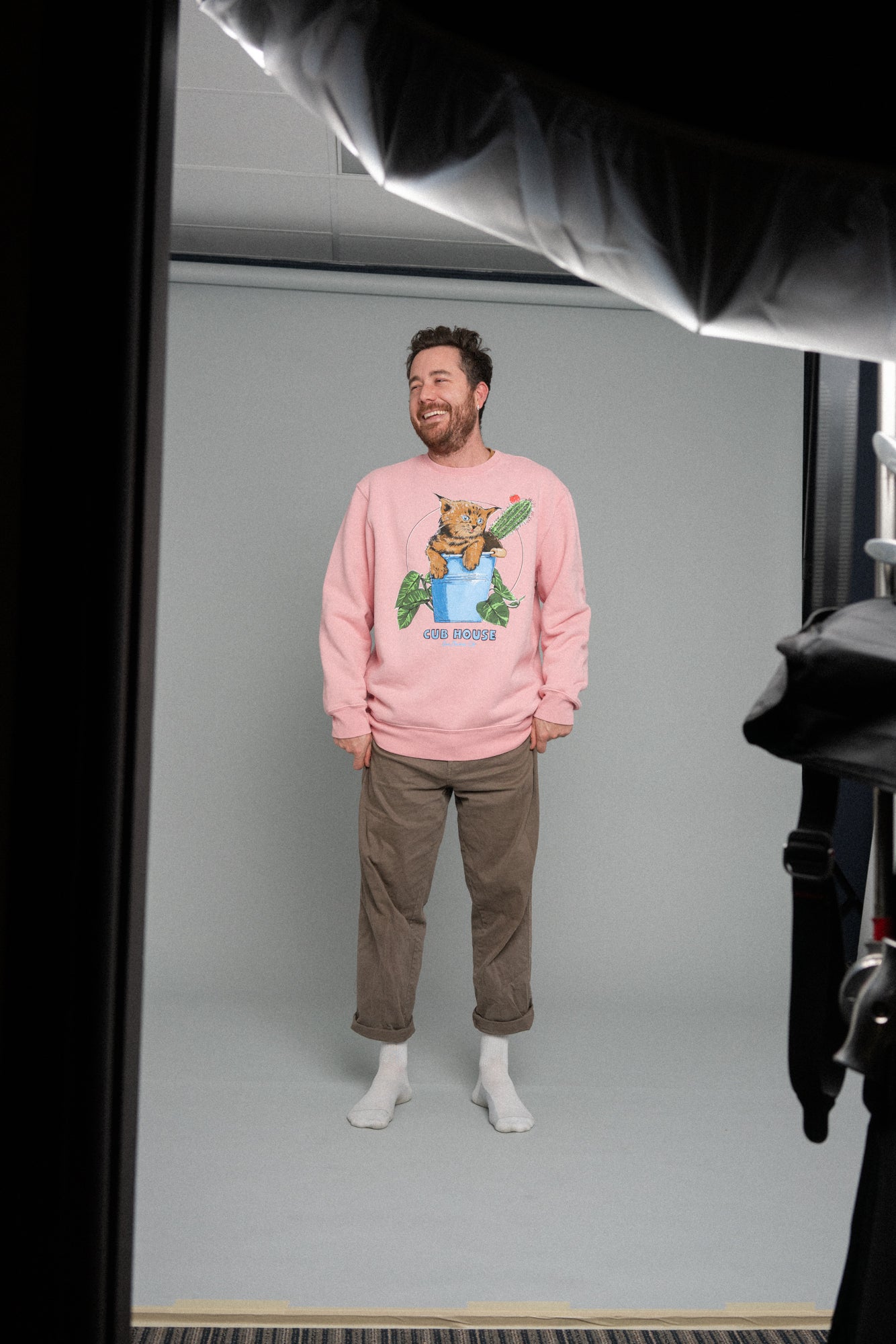 Bucket Cat Crewneck Dusty Pink