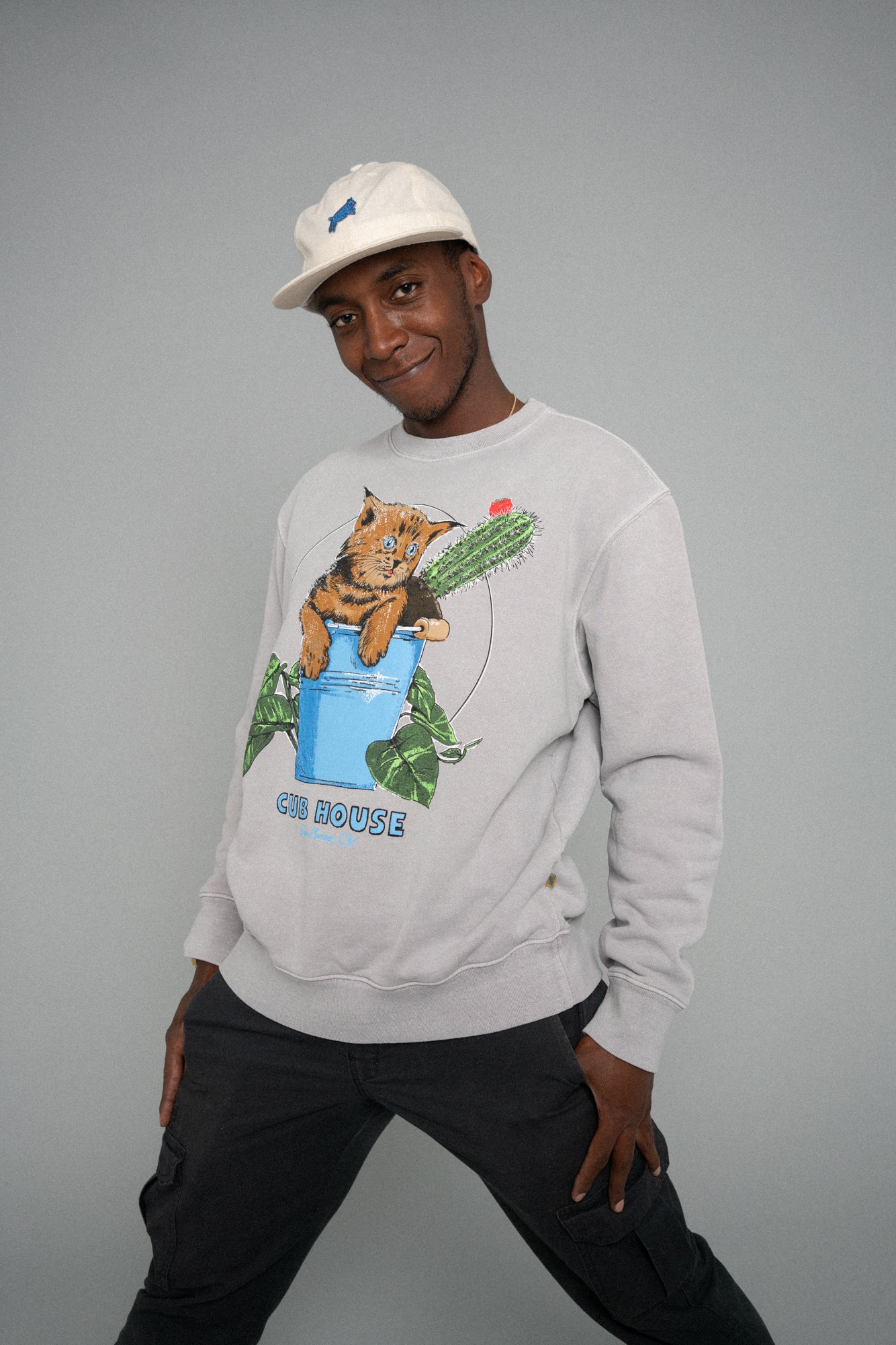 Bucket Cat Crewneck Grey